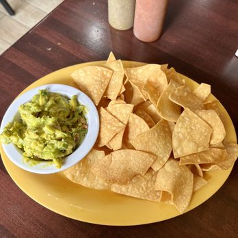 El Limon - Glenside - Chips and guacamole. - Mexican Near Me - Glenside, Pennsylvania
