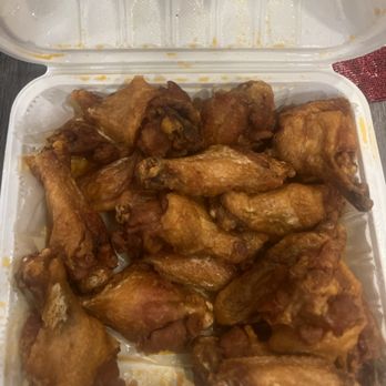 Mario & Salvo's - The mild Chicken Wings do not have sauce on them - Pizza Near Me - DeWitt, New York