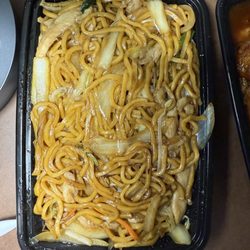 Hot Wok - 32. Chicken Chow Mein