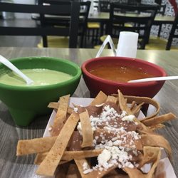 Tortas La Central - Las salsas ricas.