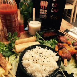 BI BIM BAP - Brochettes bœuf/fromage , nems au poulet, brochettes de bœuf saté avec sauce maison et accompagné de riz aux graines de sésames !