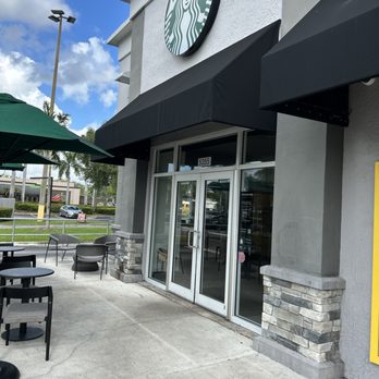 Starbucks - Coffee & Tea Near Me - Hollywood, Florida