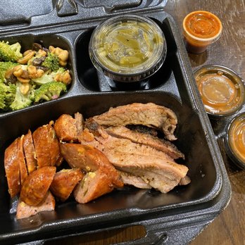 Cousin's BBQ - GOOD bbq at the airport?! Surprise! It's true! - Barbeque Near Me - Dallas, Texas
