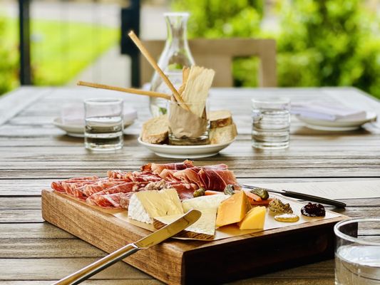 Alloro Vineyard by null