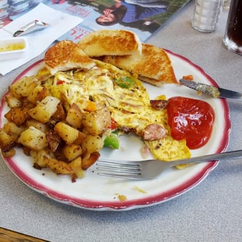 Rod's Grille - Chorico omelette with some home fries and a bolo - Diners Near Me - Warren, Rhode Island
