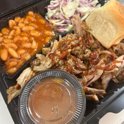 Paul’s Kitchen BBQ & Beyond - Pulled pork platter (1/2lb)