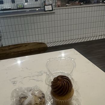 Bakehouse 46 - Vegan chocolate chip cookies, vegan mini chocolate on vanilla cupcake - Cupcakes Near Me - Ann Arbor, Michigan