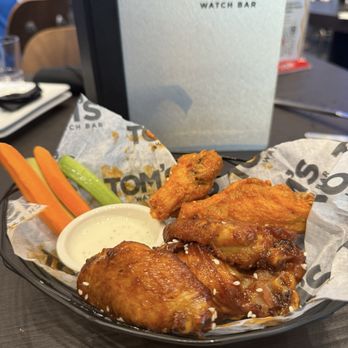 Tom’s Watch Bar - Winga - Sports Bars Near Me - Orlando, Florida