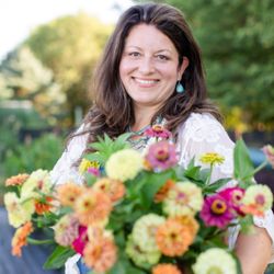 Floras & Bouquets - Moníca Pugh owner/designer of Floras & Bouquets LLC.