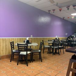 Tacos Doña Mari - Inside seating