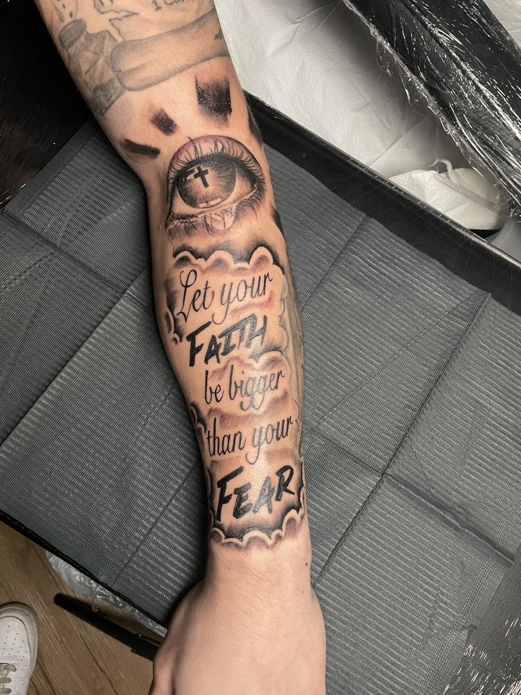 Nils Tattoo Logo