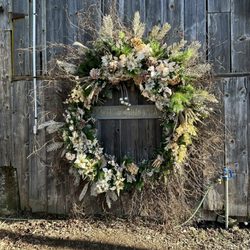 Washougal River Christmas Trees - Washougal's  largest Christmas wreath!
