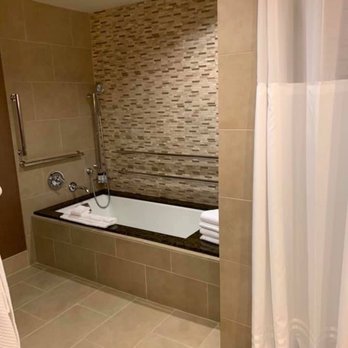 Hyatt Regency Phoenix - Master bath - Hotels Near Me - Phoenix, Arizona