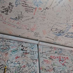 Café-Bar Esperon - You can leave your name on the wall