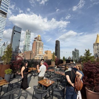 230 Fifth Rooftop Bar - Cocktail Bars Near Me - New York, New York
