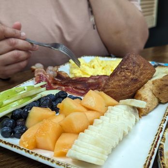 Madres Brunch - Breakfast & Brunch Near Me - Whittier, California Madres Brunch - Breakfast & Brunch Near Me - Whittier, California