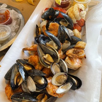 L P Steamers - Seafood combo from boat load - Seafood Near Me - Baltimore, Maryland