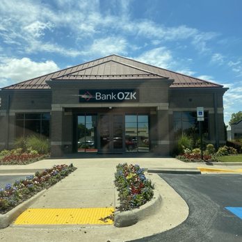 Bank OZK - Front of bank - Banks & Credit Unions Near Me - Springdale, Arkansas