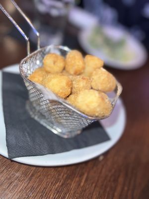 Lark Restaurant & Bar by null