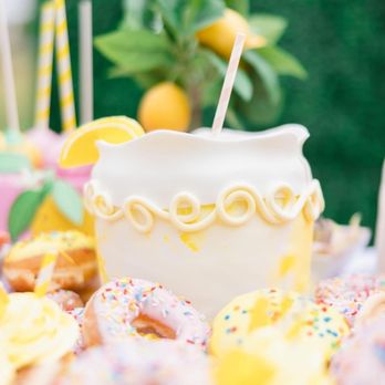 Lincoln Bakery - a white cake with yellow icing and sprinkles - Bakeries Near Me - Anaheim, California Lincoln Bakery - a white cake with yellow icing and sprinkles - Bakeries Near Me - Anaheim, California