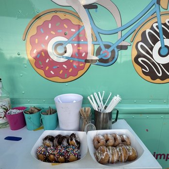 Simply Done Donuts - French toast, cookies and cream, sprinkle chocolates, and apple pies - Food Trucks Near Me - Dunwoody, Georgia Simply Done Donuts - French toast, cookies and cream, sprinkle chocolates, and apple pies - Food Trucks Near Me - Dunwoody, Georgia