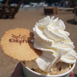Eisland Travemünde - Bei dem Wetter muss das sein. Einfach genießen.