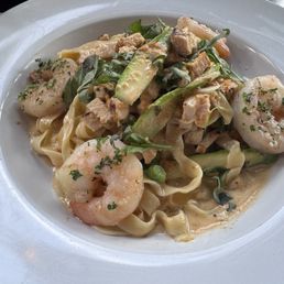 Seasonal pasta with added shrimp Seasonal pasta with added shrimp