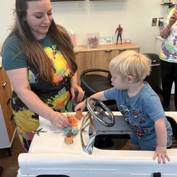 Little Trimmerz - Building rapport - Hair Salons Near Me - Roseville, California