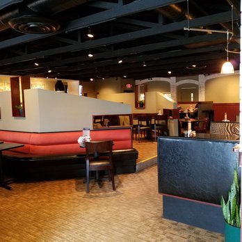 Arni's - rear dining room - Pizza Near Me - Greenwood, Indiana