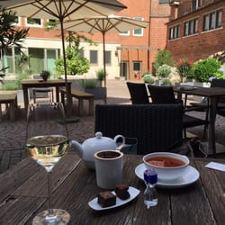 Restaurant Alto - Auf der Terrasse im Innenhof