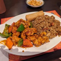Nueva Victoria - General Tso's Chicken, Fried Rice & Spring Roll Combo