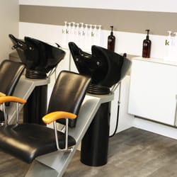 Level Seven Salon - Shampoo bowl area