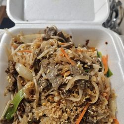 Beef pad thai spicy