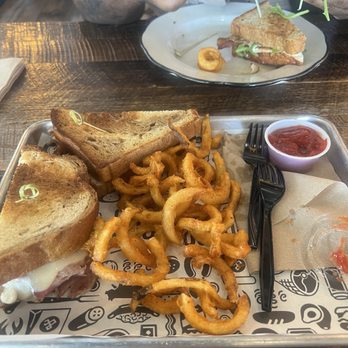 Swine & Sons - Burgers Near Me - Las Vegas, Nevada