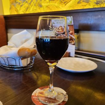 Olive Garden Italian Restaurant - A house Cabernet Sauvignon - Italian Near Me - Macon, Georgia Olive Garden Italian Restaurant - A house Cabernet Sauvignon - Italian Near Me - Macon, Georgia