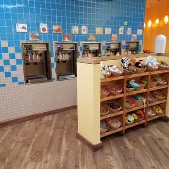 Buttercups Cool Treats - Ice Cream & Frozen Yogurt Near Me - Oxnard, California