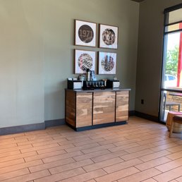 Condiment bar. Very clean and totally friendly place! Condiment bar. Very clean and totally friendly place!