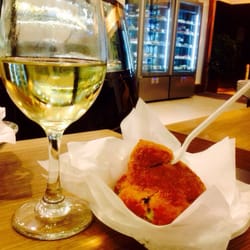 Bar Touring - Decisamente il miglior arancino di Palermo!!! Ne hanno di tutti i tipi! Vengo qui ogni volta che passo da queste parti!!