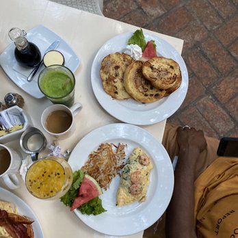 Coco's Kitchen - Cinnamon roll French toast - Breakfast & Brunch Near Me - Puerto Vallarta, JAL
