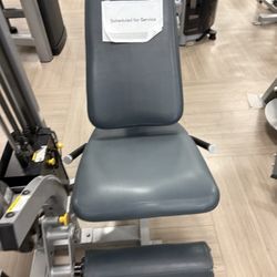 LA Fitness - Leg machine broken