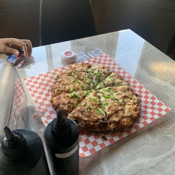 Chez Hailar - Roast beef pizza - Pizza Near Me - Montreal, Quebec