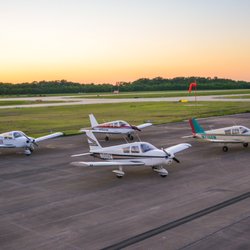 First Team Pilot Training - Flight school in the Memphis area with rental planes at the West Memphis airport and Fayette County airport.