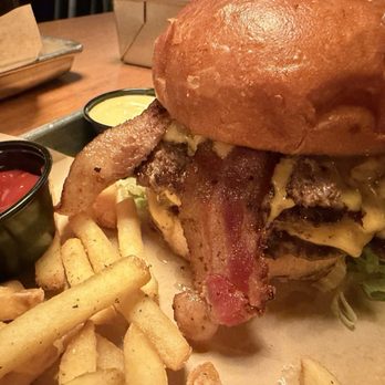 Tipsy Cow Burger Bar - Redmond - Burgers Near Me - Redmond, Washington