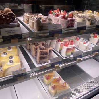 Paris Baguette - Cakes by the slice - Bakeries Near Me - Nashville, Tennessee