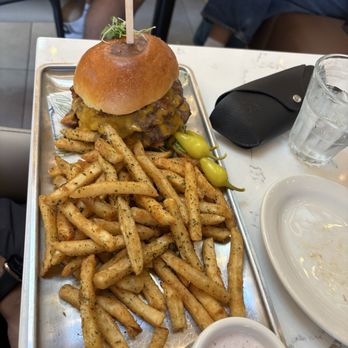 Sweet Maple  - Lucy burger - New American Near Me - Walnut Creek, California