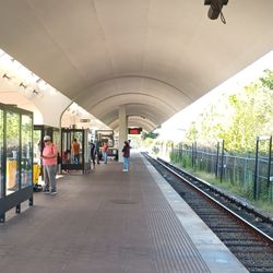 Shady Grove Metro Station - Waiting on the platform