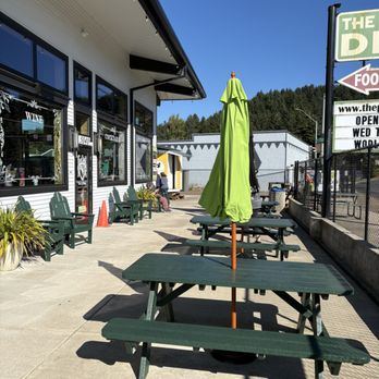 The Pines Dine - Outdoor seating area - Food Trucks Near Me - Lincoln City, Oregon The Pines Dine - Outdoor seating area - Food Trucks Near Me - Lincoln City, Oregon