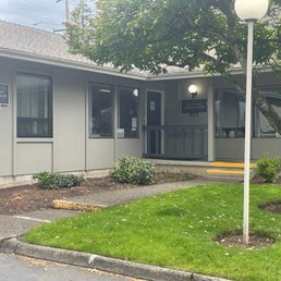 Exterior outside entrance of Michael J Emert & Associate CPAs, PC - Entryway, with plenty of nearby parking spaces. - Portland, Oregon Exterior outside entrance of Michael J Emert & Associate CPAs, PC - Entryway, with plenty of nearby parking spaces. - Portland, Oregon