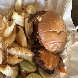 Black and blue with the fried chicken option. You can get it as a burger or veggie burger too.