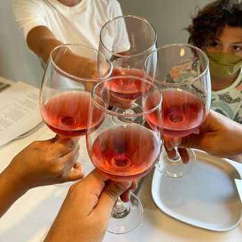 Marlow - Lambrusco cheers - Cafes Near Me - Makawao, Hawaii